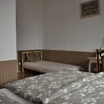 Gloriett Panzio Bed & Breakfast