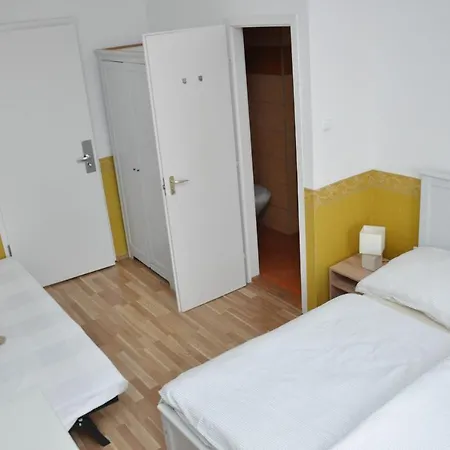 Bed & Breakfast Gloriett Panzio *
