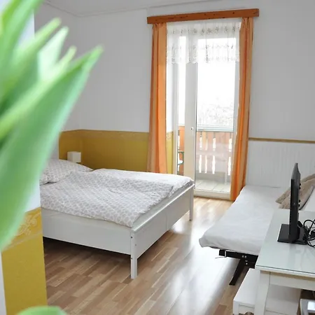 Gloriett Panzio Bed & Breakfast *