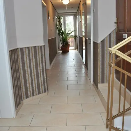 Bed & Breakfast Gloriett Panzio *