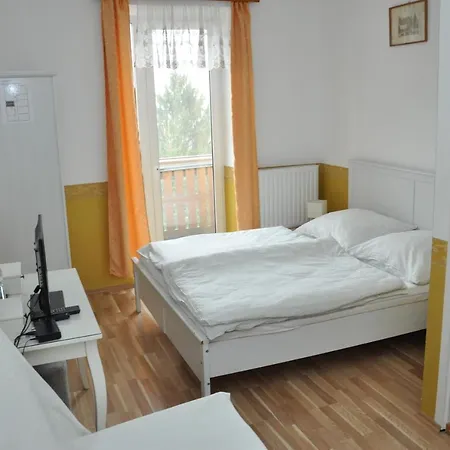 Bed and breakfast Gloriett Panzió