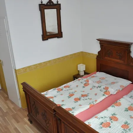 Gloriett Panzio Bed & Breakfast Fertőboz