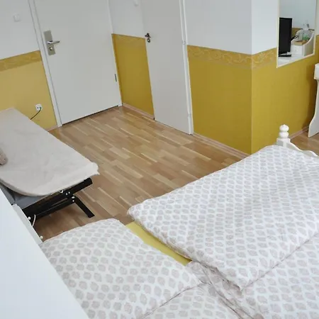 Bed & Breakfast Gloriett Panzio Fertőboz