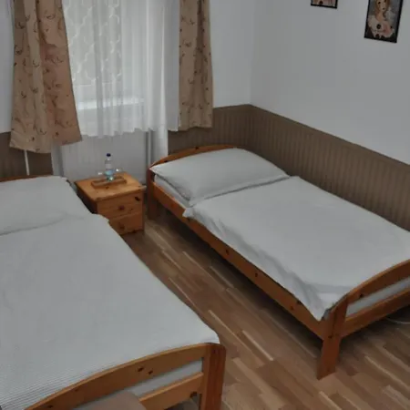 Gloriett Panzió Bed and breakfast