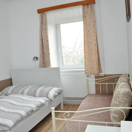 Bed & Breakfast Gloriett Panzio *