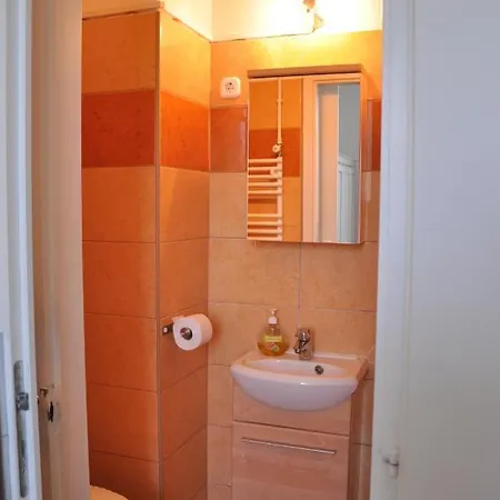 Gloriett Panzio Bed & Breakfast Fertőboz