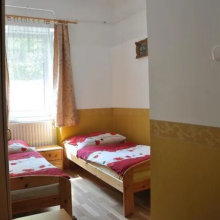 Gloriett Panzió Bed and breakfast