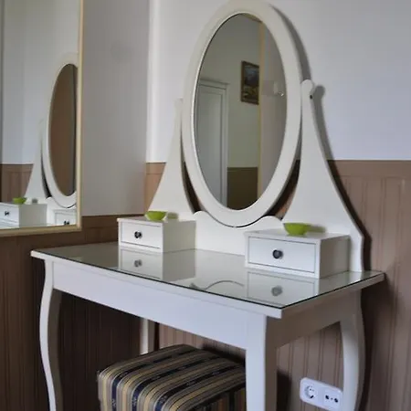 Bed & Breakfast Gloriett Panzio Fertőboz