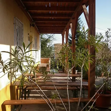 Gloriett Panzio Bed & Breakfast Fertőboz