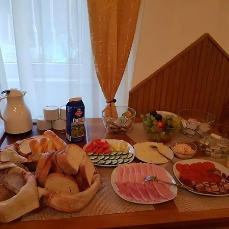 Gloriett Panzio Bed & Breakfast *