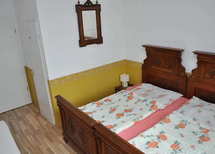 Gloriett Panzio Bed & Breakfast Fertőboz