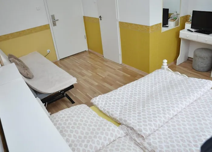 Bed & Breakfast Gloriett Panzio Fertőboz