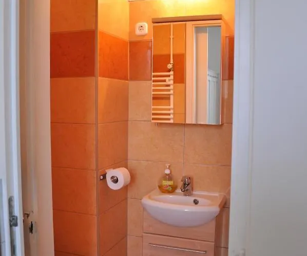 Gloriett Panzio Bed & Breakfast Fertőboz